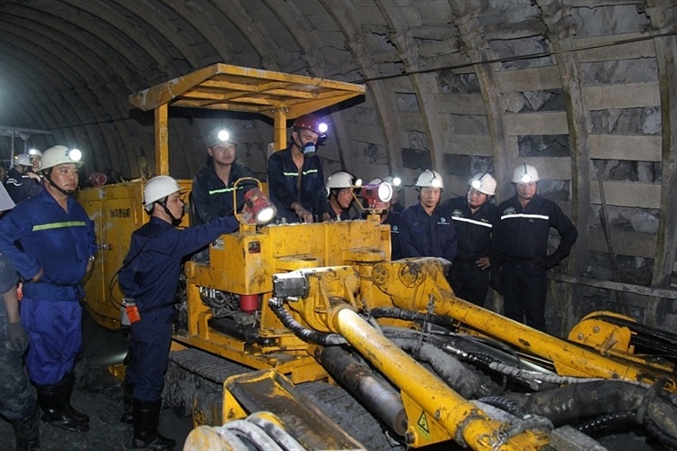 Tìm hiểu hệ thống giám sát thiết bị phục vụ khai thác ở trong hầm lò